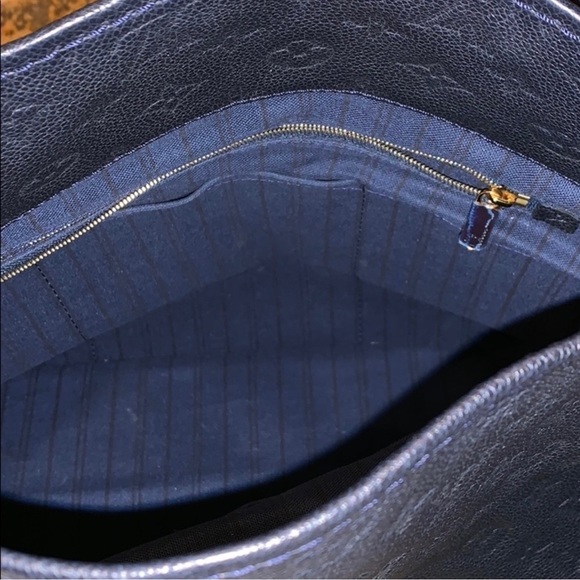 LOUIS VUITTON
Monogram Empreinte Artsy MM Blue - Picture 4 of 11